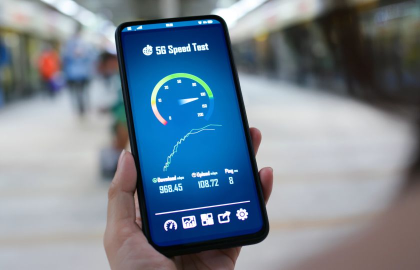 Česká firma AMiT jako první na české železnici testuje 5G internet a nový bezdrátový standard WiFi 6