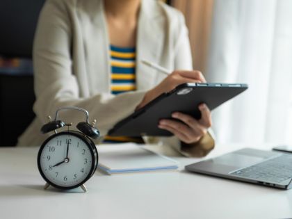 Jak řídit absence v multigeneračním týmu a respektovat různé potřeby