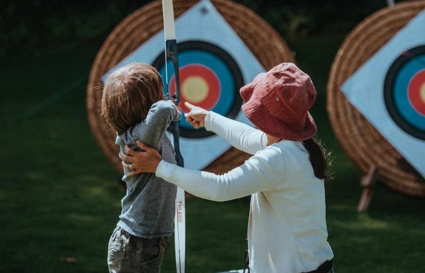 Cvičí zručnost. Bystří postřeh. A jejich kouzlu podléhají i nejzarytější pacifisté. O čem je řeč?