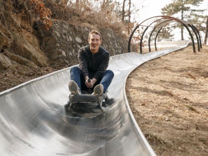 Facebook se ocitl ve válce, prohlásil Zuckerberg. A začal válčit ve firmě