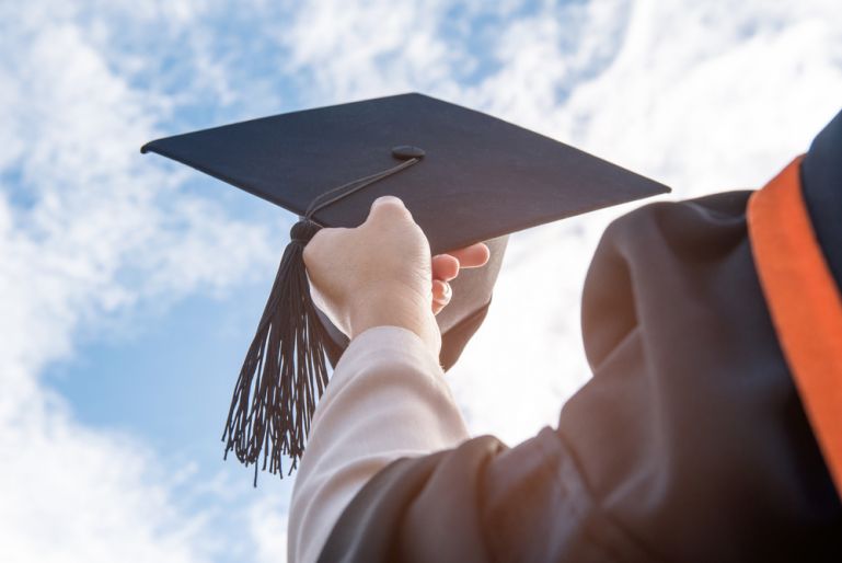 vysoka skola shutterstock 547602508