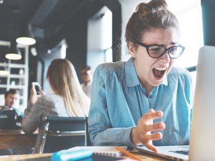 Víte, co je to technostres? Jak digitální vychytávky zabíjejí naši produktivitu